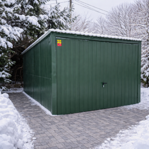 Garaż blaszany 3x5- blacha w kolorze RAL 6020 zielony mat, spad dachu na tył, brama podnoszona do góry, obróbka blacharska narożników