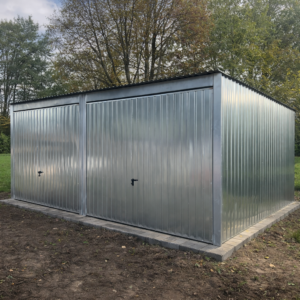 Garaż blaszany 6x6- blacha ocynkowana, spad dachu na tył, 2x brama podnoszona do góry